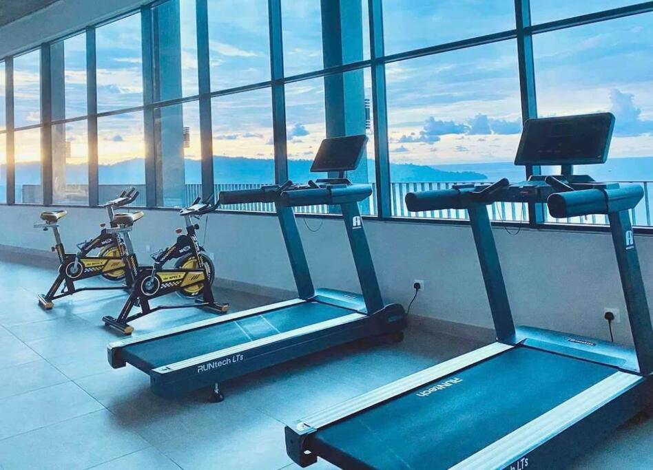 Ferienwohnung Jesselton Quay,2BR,5-6pax,Sea/mountain view Kota Kinabalu Exterior foto