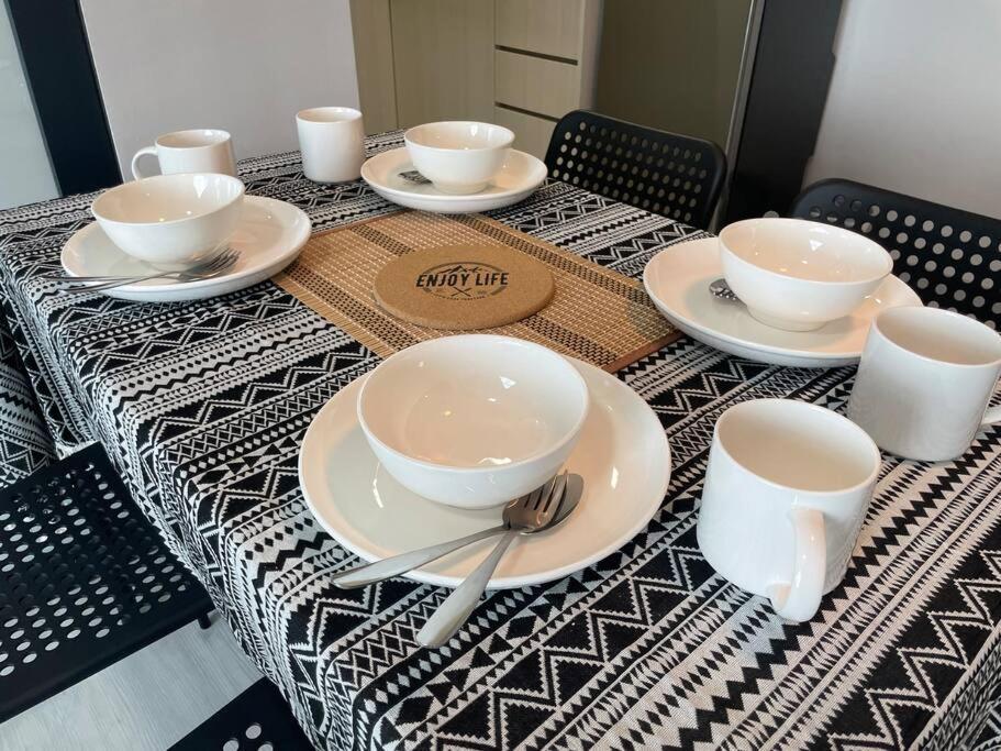 Ferienwohnung Jesselton Quay,2BR,5-6pax,Sea/mountain view Kota Kinabalu Exterior foto